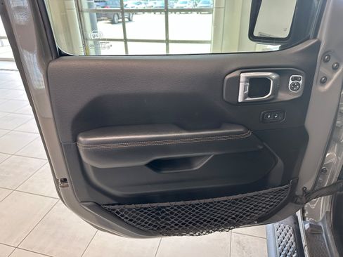 Used 2021 Jeep Gladiator Mojave w/ Dual Top Group AWD/4WD image 11