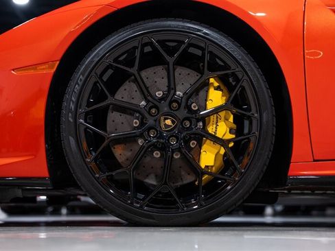 Used 2021 Lamborghini Huracan EVO AWD/4WD image 12