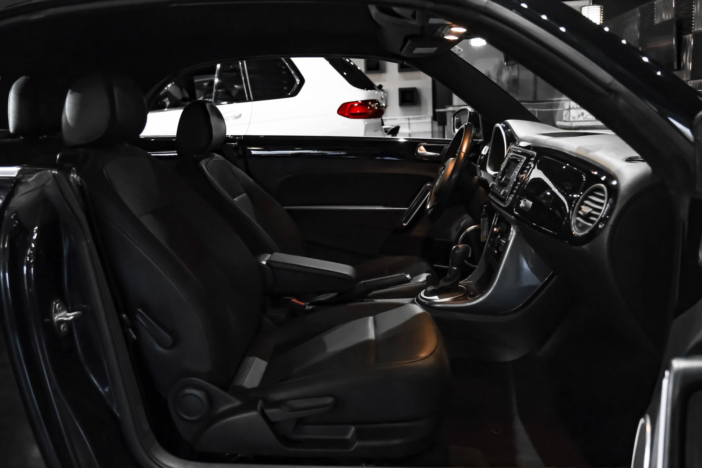 Used 2018 Volkswagen Beetle 2.0T Coast FWD image 33