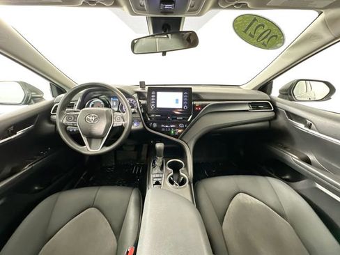 Used 2021 Toyota Camry LE image 3