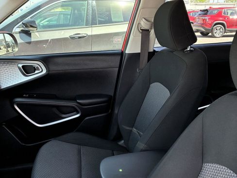 Used 2020 Kia Soul LX image 3