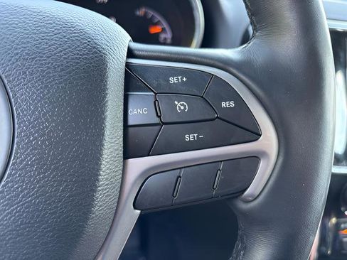 Used 2021 Jeep Grand Cherokee Laredo X AWD/4WD image 17