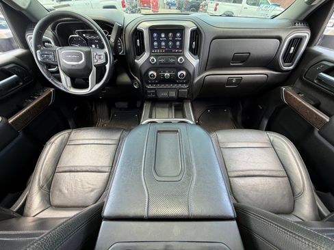 Used 2021 GMC Sierra 2500 Denali w/ Denali Black Diamond Edition AWD/4WD image 12