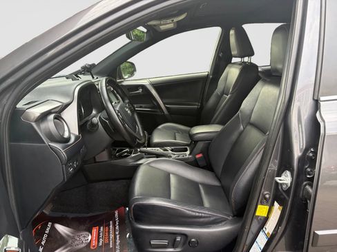 Used 2018 Toyota RAV4 SE w/ Power Extra Value Package AWD/4WD image 12