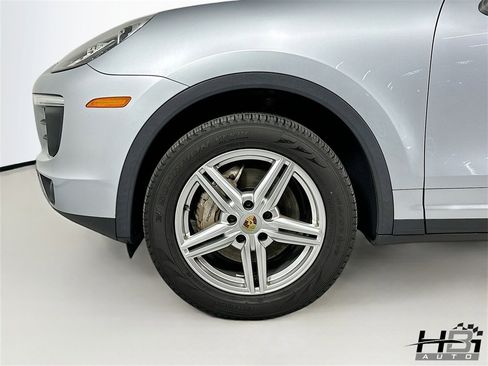 Used 2017 Porsche Cayenne S image 18