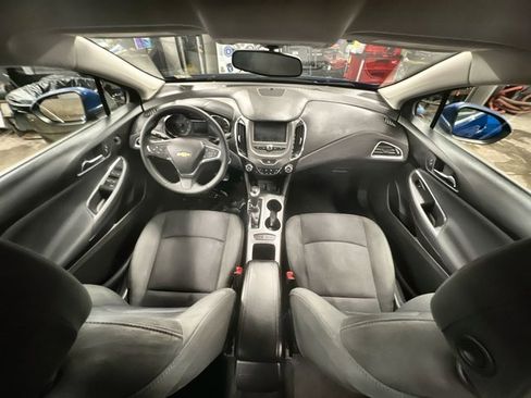 Used 2018 Chevrolet Cruze LT w/ Convenience Package image 13