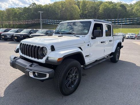 Used 2024 Jeep Gladiator Sport AWD/4WD image 10