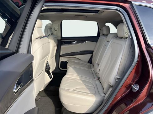 Used 2016 Lincoln MKX Reserve w/ Technology Package image 11