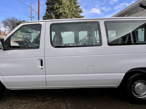 Used 1999 Ford E-150 and Econoline 150 Wagon image 2