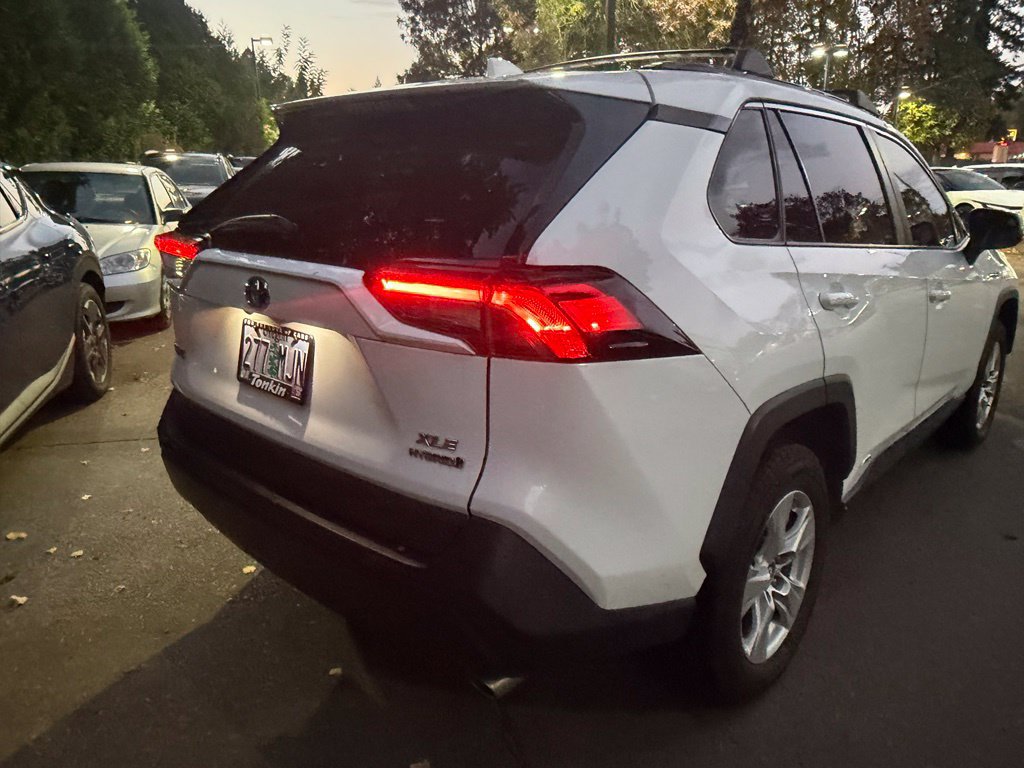 Used 2020 Toyota RAV4 XLE w/ XLE Grade Weather Package AWD/4WD image 4