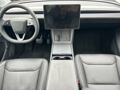 Used 2026 Tesla Model Y Long Range image 4