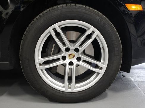 Used 2025 Porsche Macan image 14