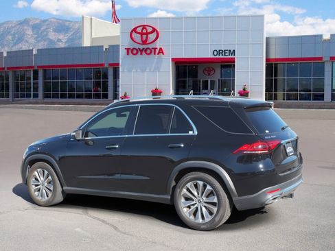 Used 2020 Mercedes-Benz GLE 450 4MATIC w/ Premium Package image 4