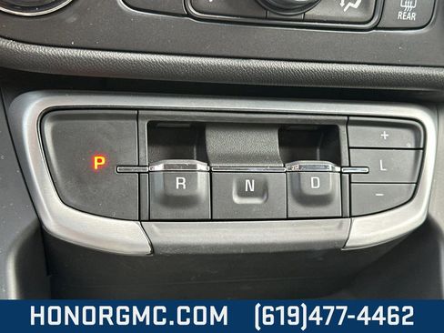 Used 2024 GMC Terrain SLT image 23