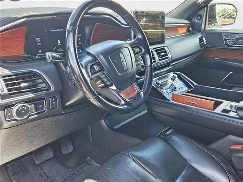 Used 2021 Lincoln Navigator Reserve image 10