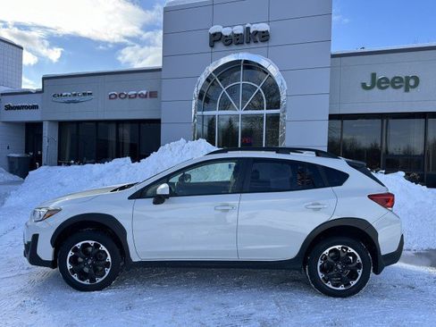 Used 2023 Subaru Crosstrek 2.0i Premium image 3