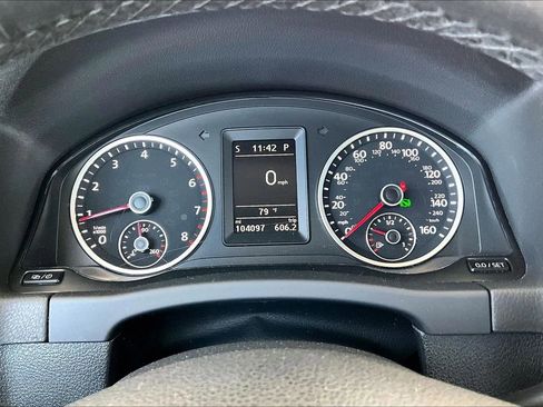Used 2014 Volkswagen Tiguan SE image 12