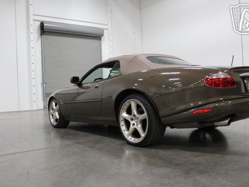 Used 2001 Jaguar XK8 Convertible image 25