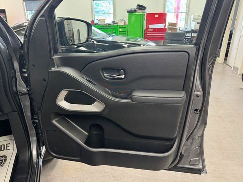 Used 2023 Nissan Frontier SV w/ SV Convenience Package AWD/4WD image 18