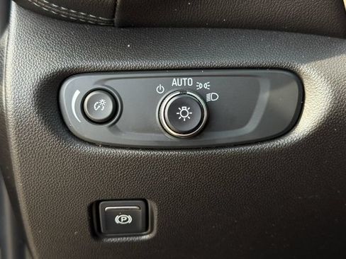 Used 2020 Chevrolet Blazer LT FWD image 28