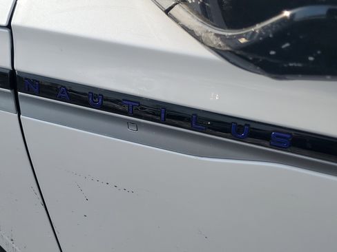 New 2026 Lincoln Nautilus Reserve image 7