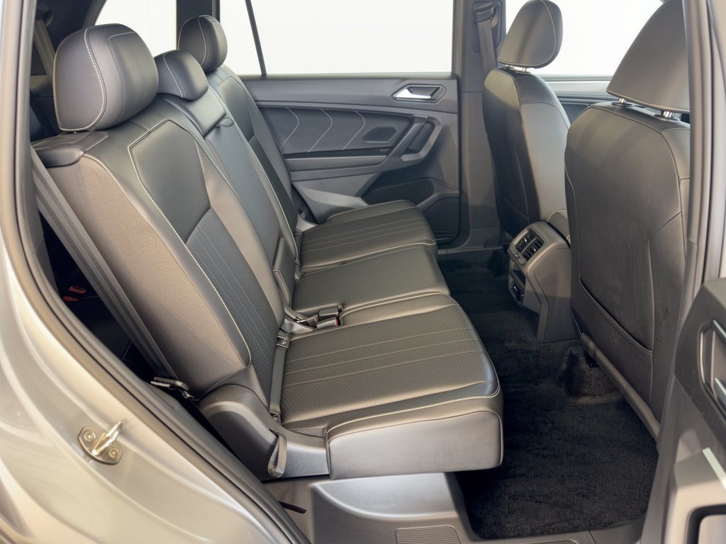 Certified 2024 Volkswagen Tiguan SE R-Line FWD image 29