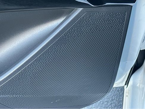 Certified 2025 Kia Niro EX image 34