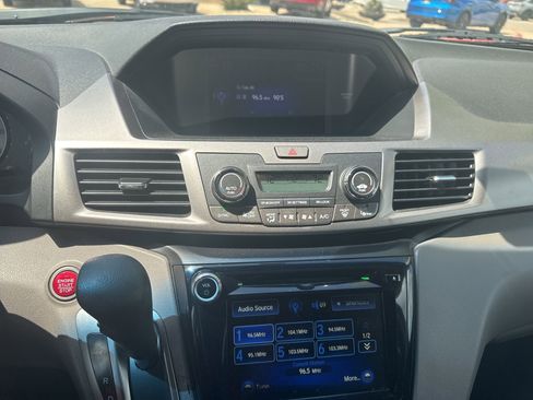 Used 2016 Honda Odyssey SE image 8