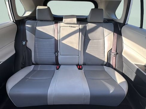Used 2019 Toyota RAV4 XLE Premium FWD image 9