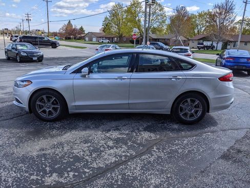 Used 2017 Ford Fusion SE w/ Fusion SE Technology Package FWD image 6