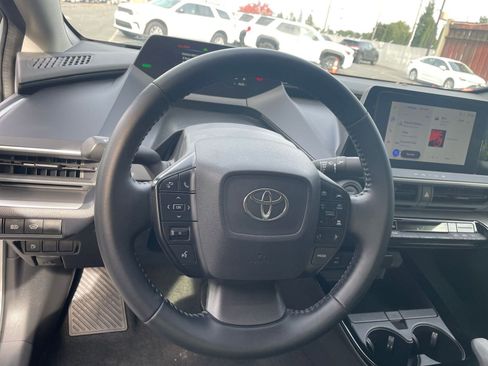 Used 2025 Toyota Prius LE image 27