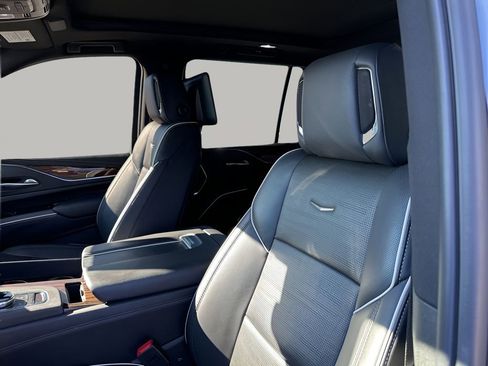 Certified 2024 Cadillac Escalade Premium Luxury image 28