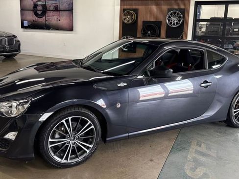 Used 2014 Scion FR-S image 1
