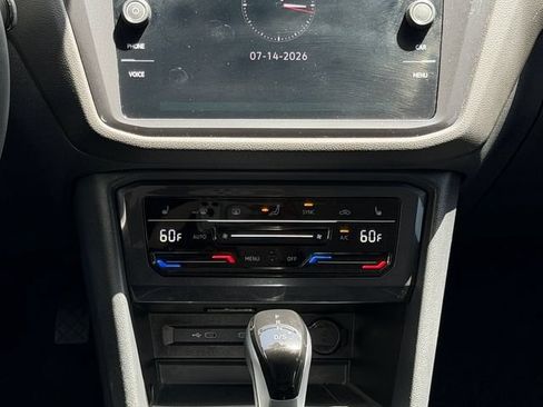 Certified 2024 Volkswagen Tiguan SE FWD image 19