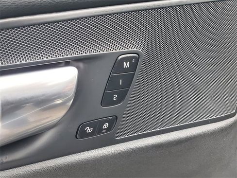 Used 2025 Volvo XC60 B5 Plus image 11