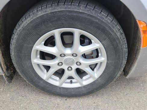 Used 2020 Chrysler Pacifica Touring-L image 2