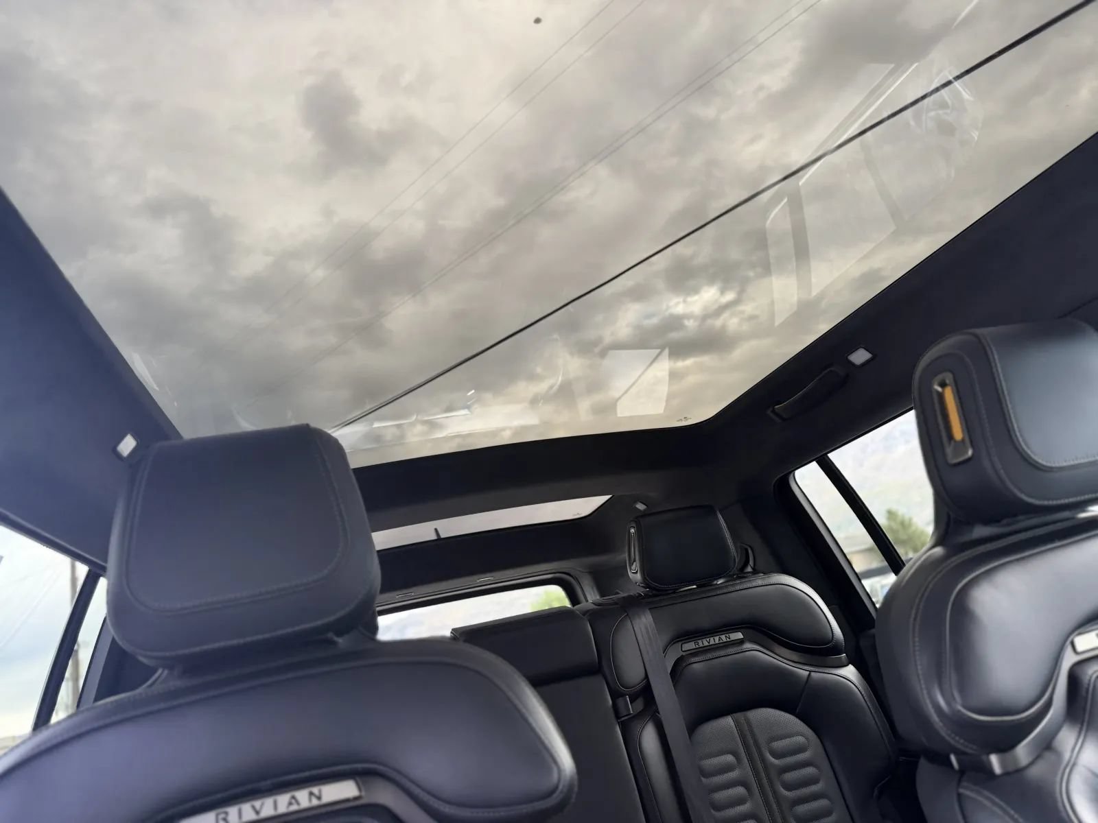 Used 2025 Rivian R1S Adventure Dual AWD/4WD image 14