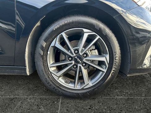 Used 2024 Kia Forte LXS image 9