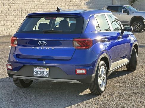 Used 2022 Hyundai Venue SE w/ Cargo Package image 4