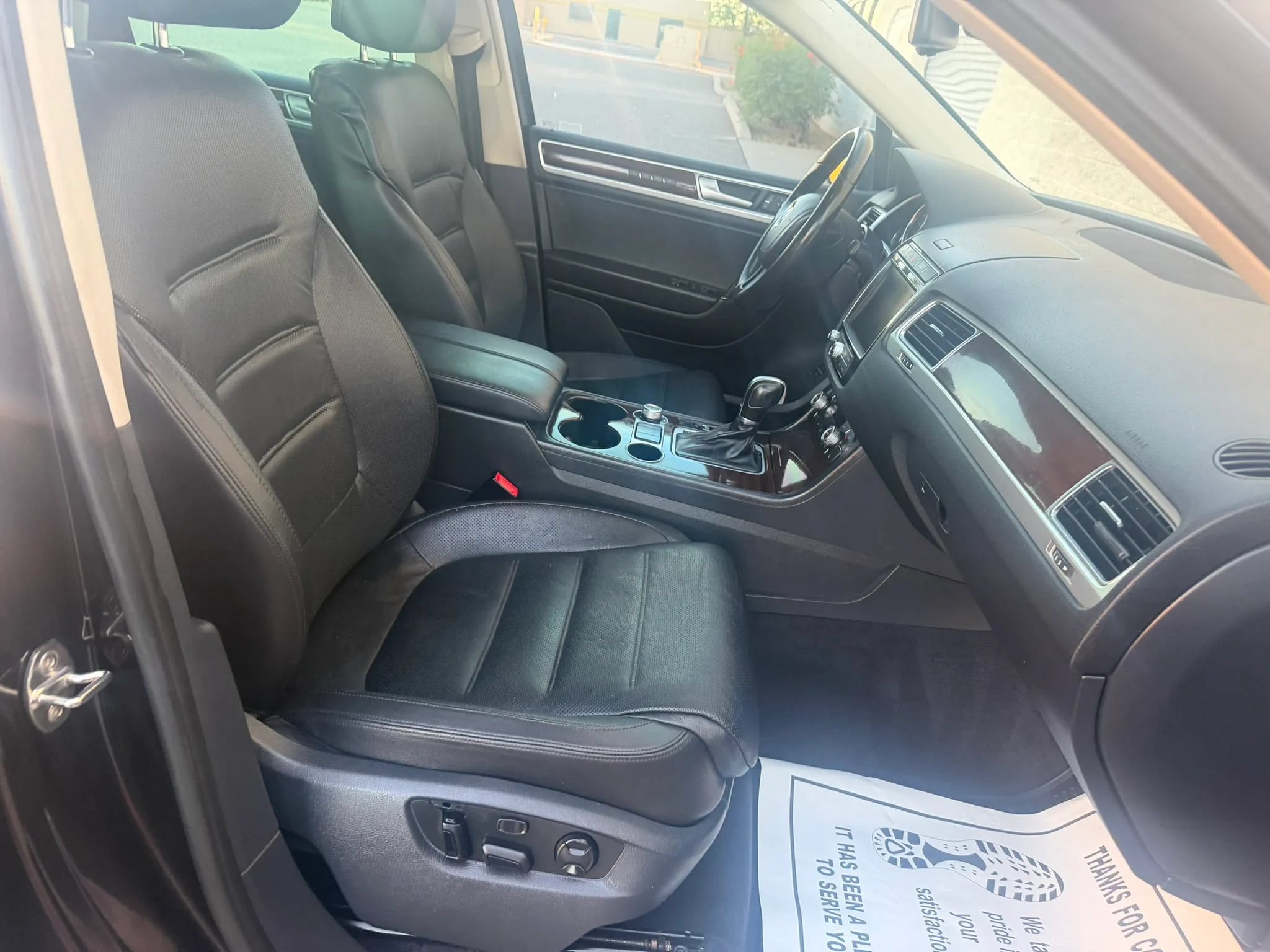 Used 2016 Volkswagen Touareg Sport AWD/4WD image 15