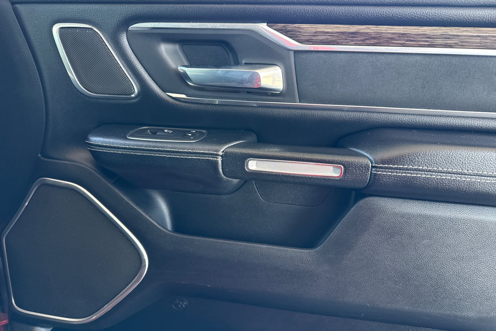 Used 2019 RAM 1500 Laramie RWD image 26