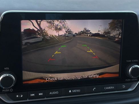 Used 2023 Nissan Rogue S image 17