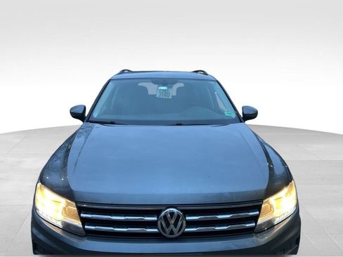 Used 2018 Volkswagen Tiguan SE w/ Panoramic Sunroof Package image 5