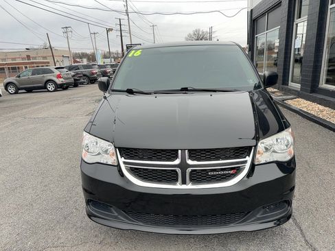 Used 2016 Dodge Grand Caravan SE w/ Quick Order Package 29E SE image 3