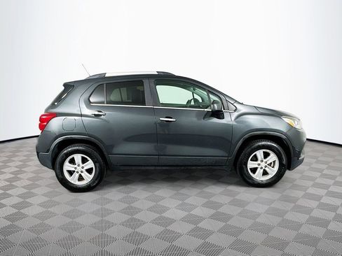 Used 2018 Chevrolet Trax LT w/ LT Convenience Package image 4