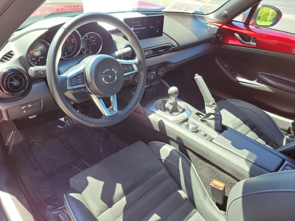 Used 2025 MAZDA MX-5 Miata RF Club RWD image 12
