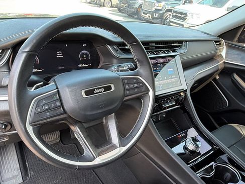 Used 2022 Jeep Grand Cherokee Limited w/ Luxury Tech Group II RWD image 25