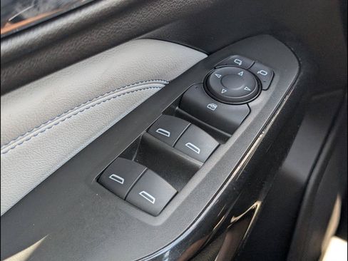 Used 2025 Chevrolet Trax LT w/ LT Convenience Package FWD image 23