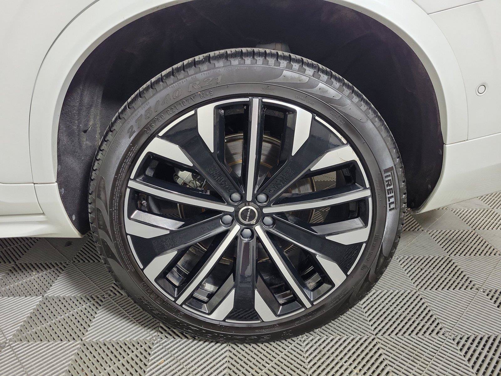Certified 2025 Volvo XC90 T8 Plus w/ Protection Package Premier AWD/4WD image 11
