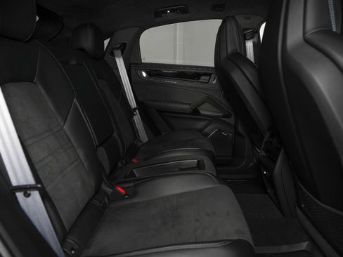 Used 2025 Porsche Cayenne Turbo GT AWD/4WD image 38